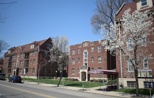 2 beds, 1 bath, 850 sqft, $1,395, Unit 408-61
