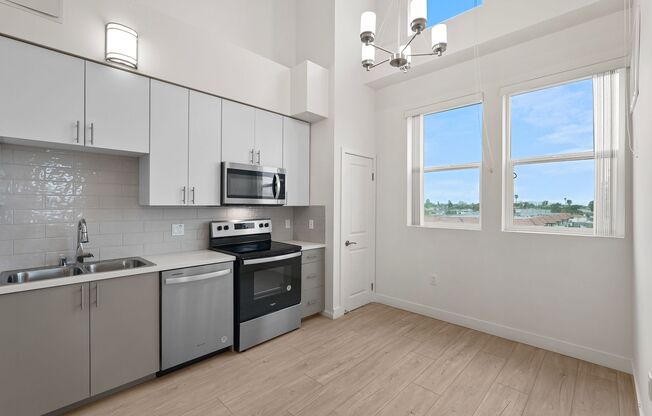 2 beds, 2 baths, 1,062 sqft, $4,095, Unit 501