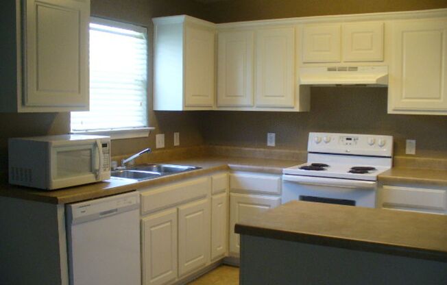 Cozy 3/2 ready for move-in.