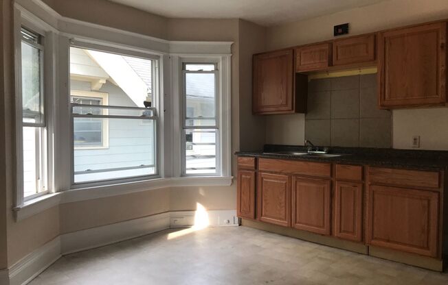 1 bed, 1 bath, $800, Unit 943 Dewey UP