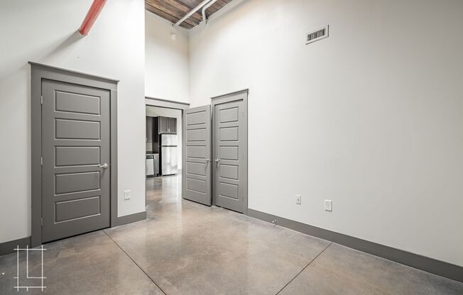 2 beds, 2 baths, $2,200, Unit 727 N. 4th St. Apt. 210