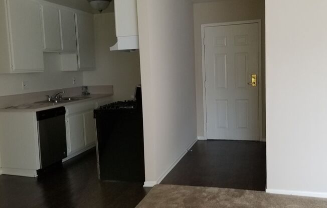 Studio, 1 bath, 475 sqft, $1,745, Unit 213