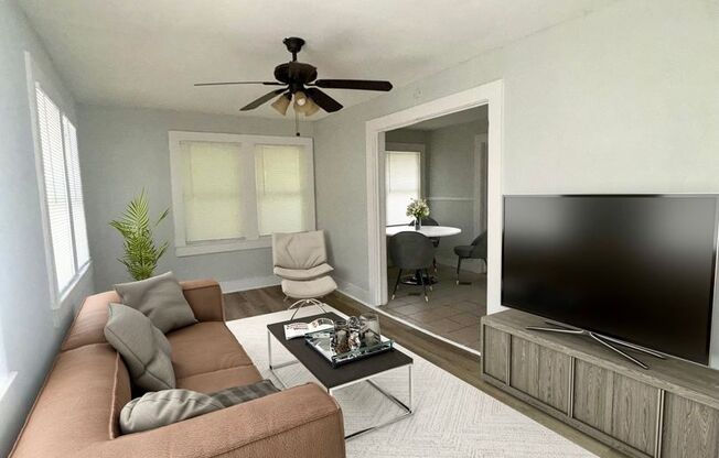 1501 W Myrtle