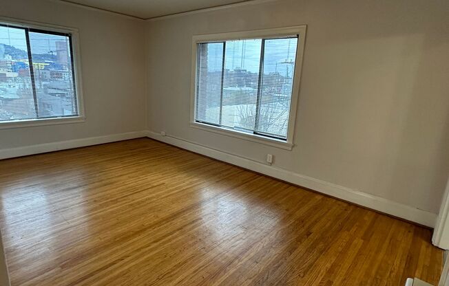 Studio, 1 bath, 330 sqft, $1,095, Unit 306