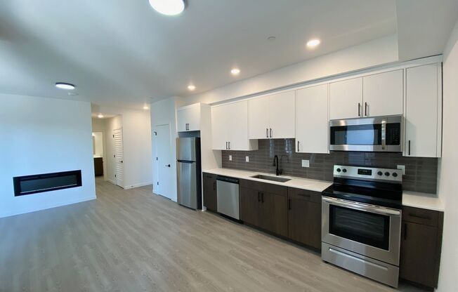 1 bed, 1 bath, 575 sqft, $1,350, Unit 10