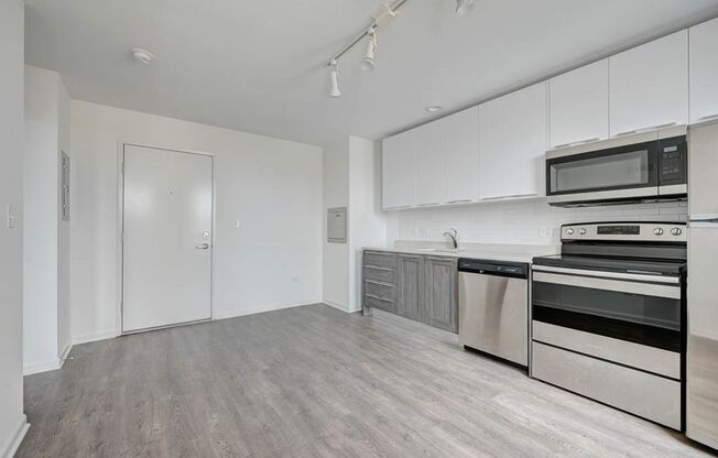 1 bed, 1 bath, $1,795, Unit 707