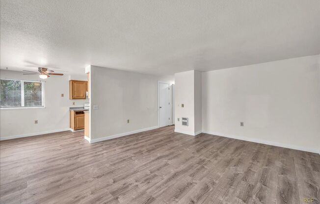 2 beds, 1 bath, 975 sqft, $1,595, Unit 34