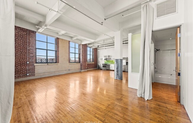 1 bed, 2 baths, 1,189 sqft, $4,500