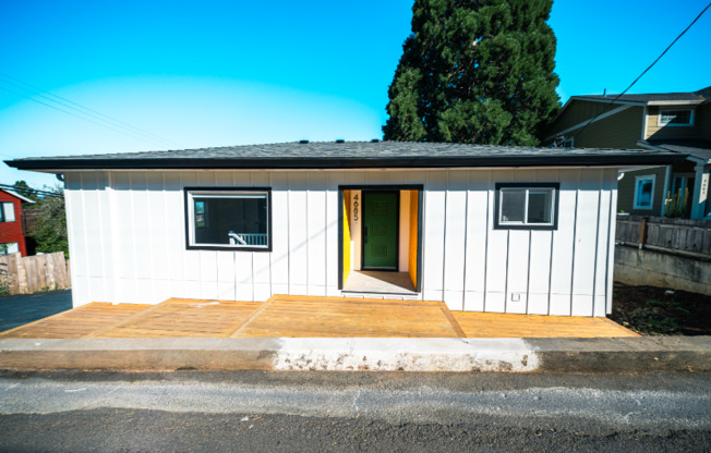 4685 RIVERVIEW AVE