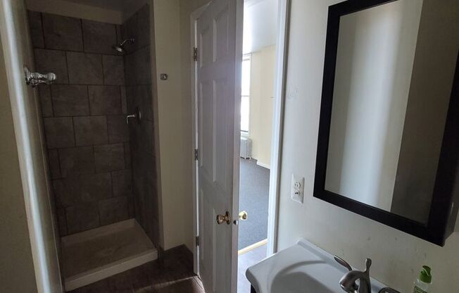 Studio, 1 bath, $975, Unit 3M