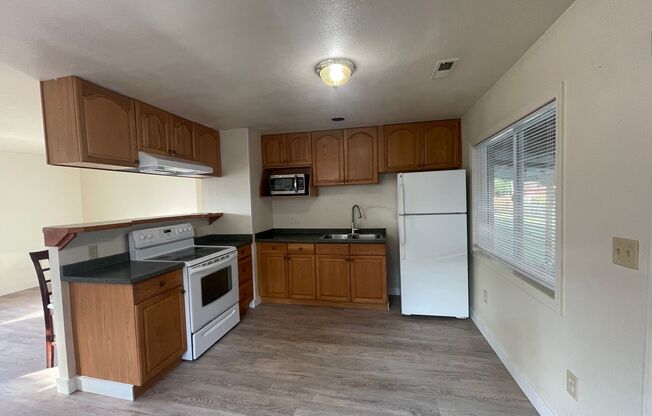 2 beds, 1 bath, $1,600