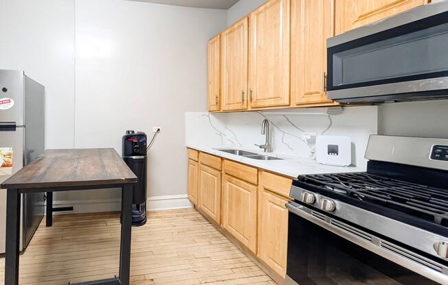 2 beds, 1 bath, 932 sqft, $1,475, Unit 2R