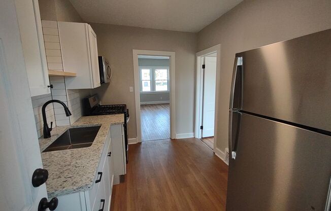 2 beds, 1 bath, 560 sqft, $995, Unit Unit #9