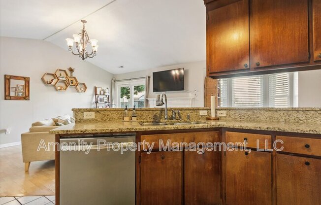 955 WOODCREEK DR