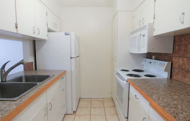 1 bed, 1 bath, 600 sqft, $999, Unit 13