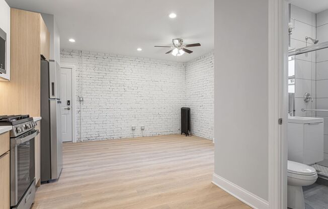 1 bed, 1 bath, 377 sqft, $1,695, Unit 1631-2i