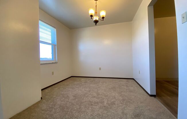 Spacious 2BR at Bellwood Manor! Great North Hills Location! Call Today!