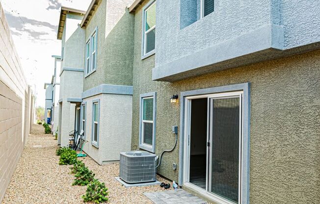 3 beds, 2.5 baths, $1,750