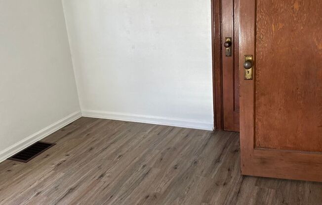 4 beds, 1 bath, $1,200, Unit 11202 (Upper)