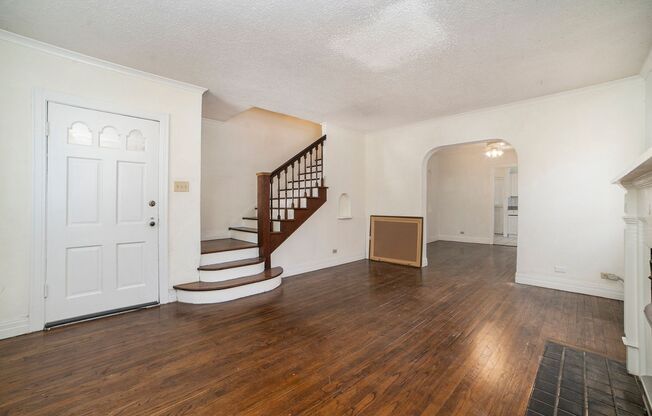 Beautifully Crafted 2 bedroom, 1 full bathroom, and 1/2 bath located in Dallas, Tx.