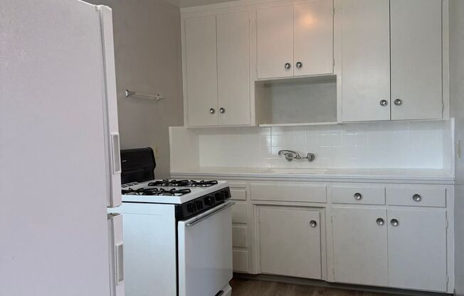 325 AND 331 KUEHNIS DR