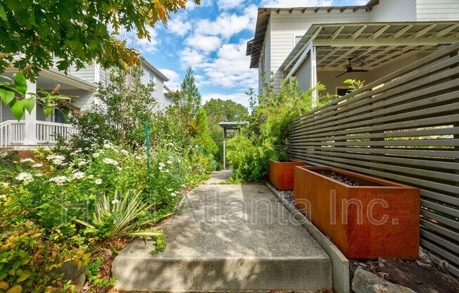 1092 KIRKWOOD AVE SE