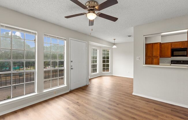 2 beds, 1 bath, $950, Unit 11