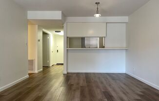 SHERMAN OAKS!!!: FANTASTIC 2 BEDROOM + 1 1/2 BATHROOM CONDO!