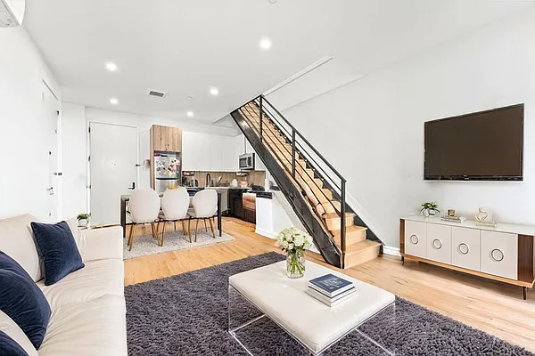 147 STANHOPE ST