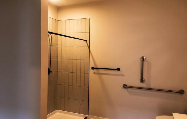 1 bed, 1 bath, 1,013 sqft, $2,989, Unit 102