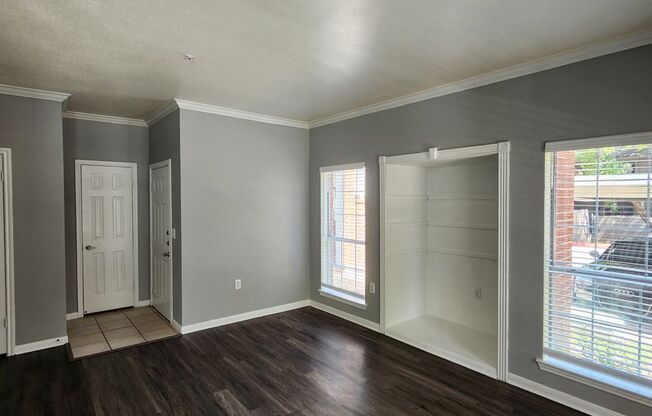 1 bed, 1 bath, 802 sqft, $1,575, Unit 722-u