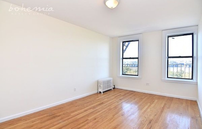 2 beds, 1 bath, $2,825, Unit 3-CF