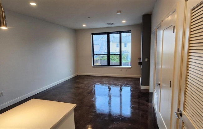 1 bed, 1 bath, 819 sqft, $2,595, Unit 202