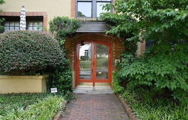 1bd/1ba Condo Across the Street From Piedmont Park!