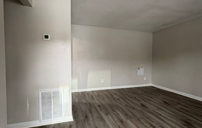 2 beds, 1 bath, 820 sqft, $1,075, Unit 412-I01