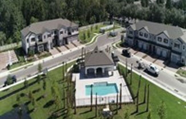 Stylish 3-Bedroom Townhome in Gated Sanford Community – Available Now!