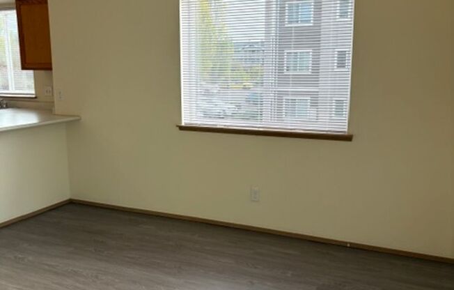 3 beds, 2 baths, 1,002 sqft, $1,800, Unit 63-305