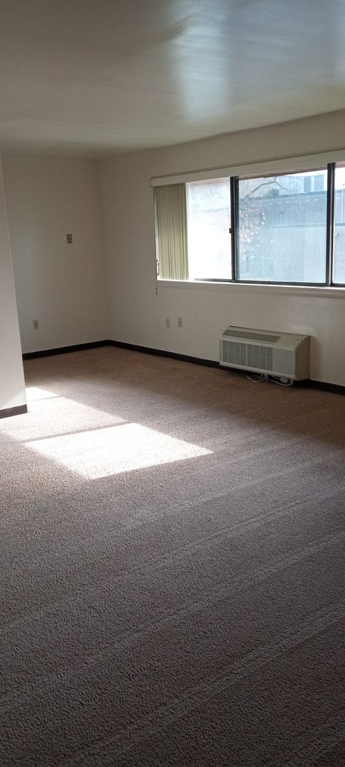 1 bed, 1 bath, 760 sqft, $1,050, Unit 218E