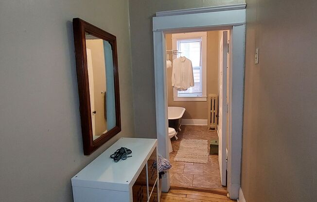 1 bed, 1 bath, 433 sqft, $1,045, Unit 5