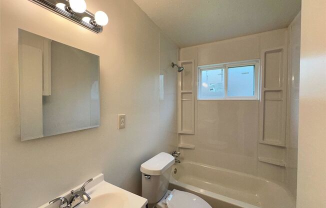 2 beds, 1 bath, 660 sqft, $795, Unit 1
