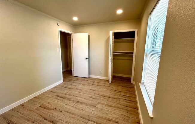 8 beds, 3 baths, $10,400, Unit House