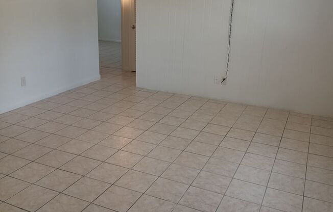 2 Bedroom, 1 Bathroom Condo For Rent at 1633 W. Oak Ridge Road, Orlando FL 32809