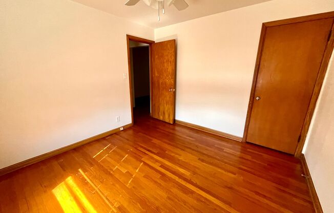 2 beds, 1 bath, $1,295, Unit 9