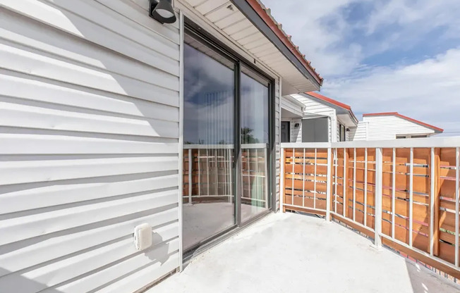 2 beds, 1 bath, 700 sqft, $1,025, Unit 297