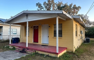 2911 E 33 AVE