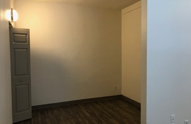 Studio, 1 bath, 324 sqft, $900, Unit 306