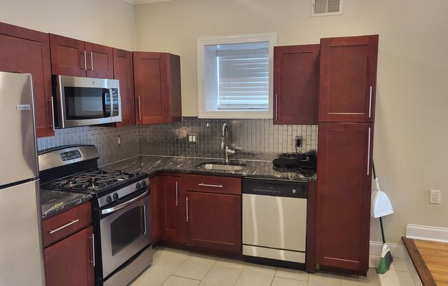 2 beds, 1 bath, $1,450, Unit Unit 1