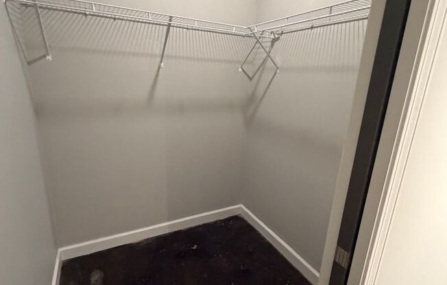1 bed, 1 bath, 800 sqft, $1,100, Unit B
