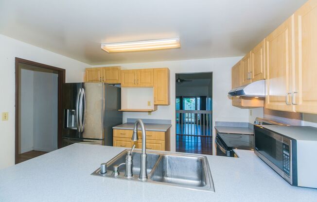 3 beds, 2 baths, $3,195, Unit # 41