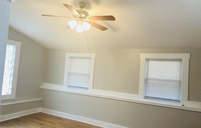 Super Cute, 1 bedroom house! Oakley area!